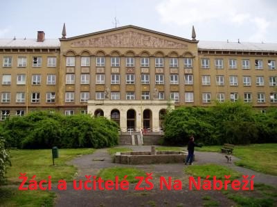 Dveře dokořán